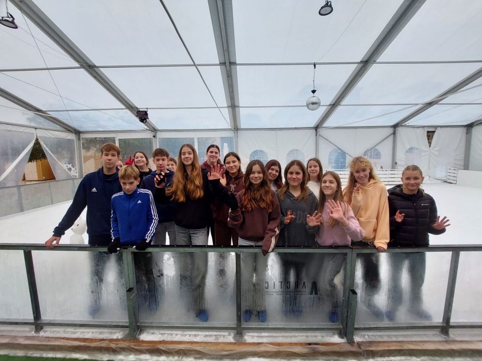 Vrijedni članovi Eko grupe nagrađeni klizanjem za uspješno polugodište