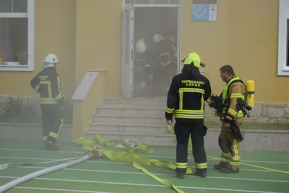 DVD Lopar provodi upise novih članova za zvanje vatrogasca