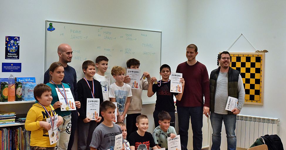 FOTO | “Šahovski” advent – vesela atmosfera na jučerašnjem turniru u Loparu