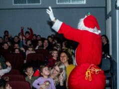 FOTO | Pogledajte kako je bilo na predstavi za djecu “Čarobni božićni sat”