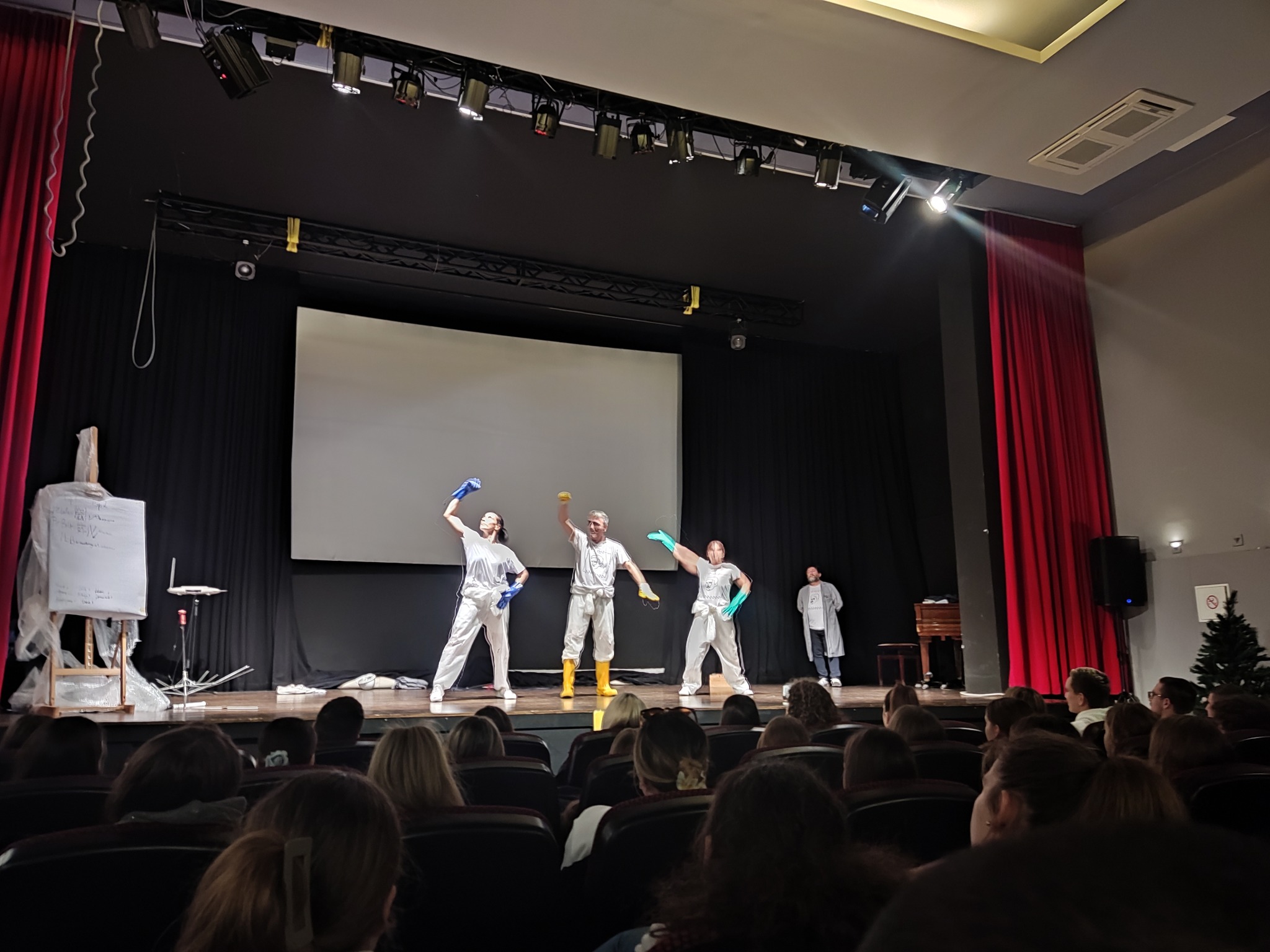 Rapskim srednjoškolcima predstavljena interaktivna predstava ‘Magnetsko polje igre’