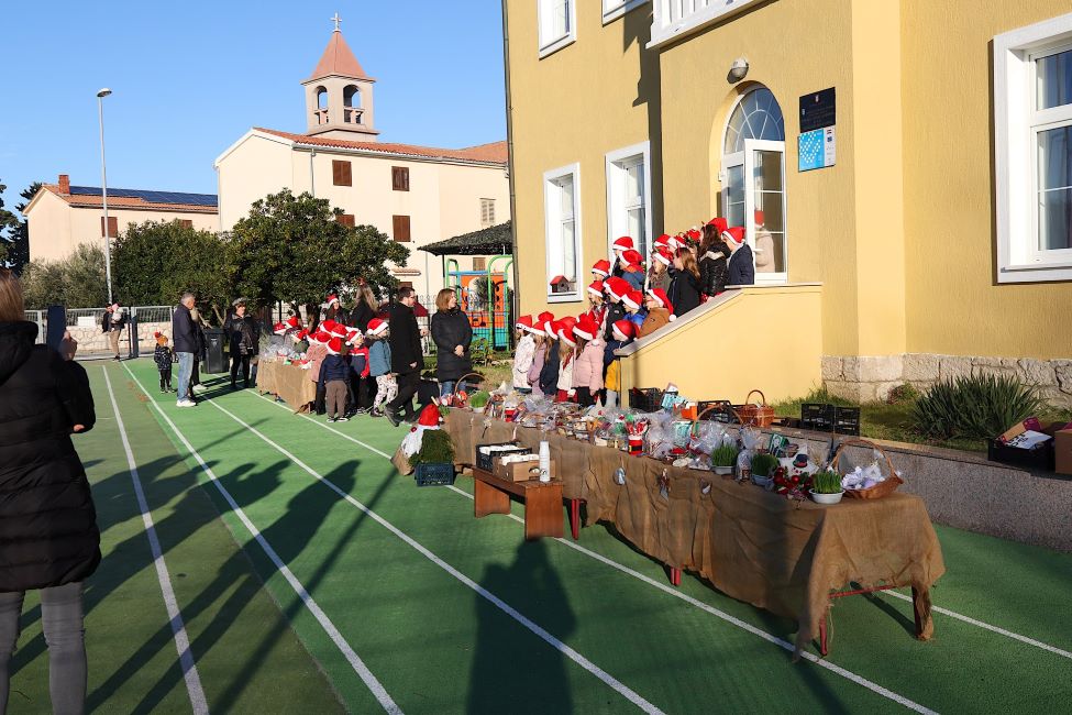 Božićni sajam i dolazak Moto mrazova sutra u Loparu