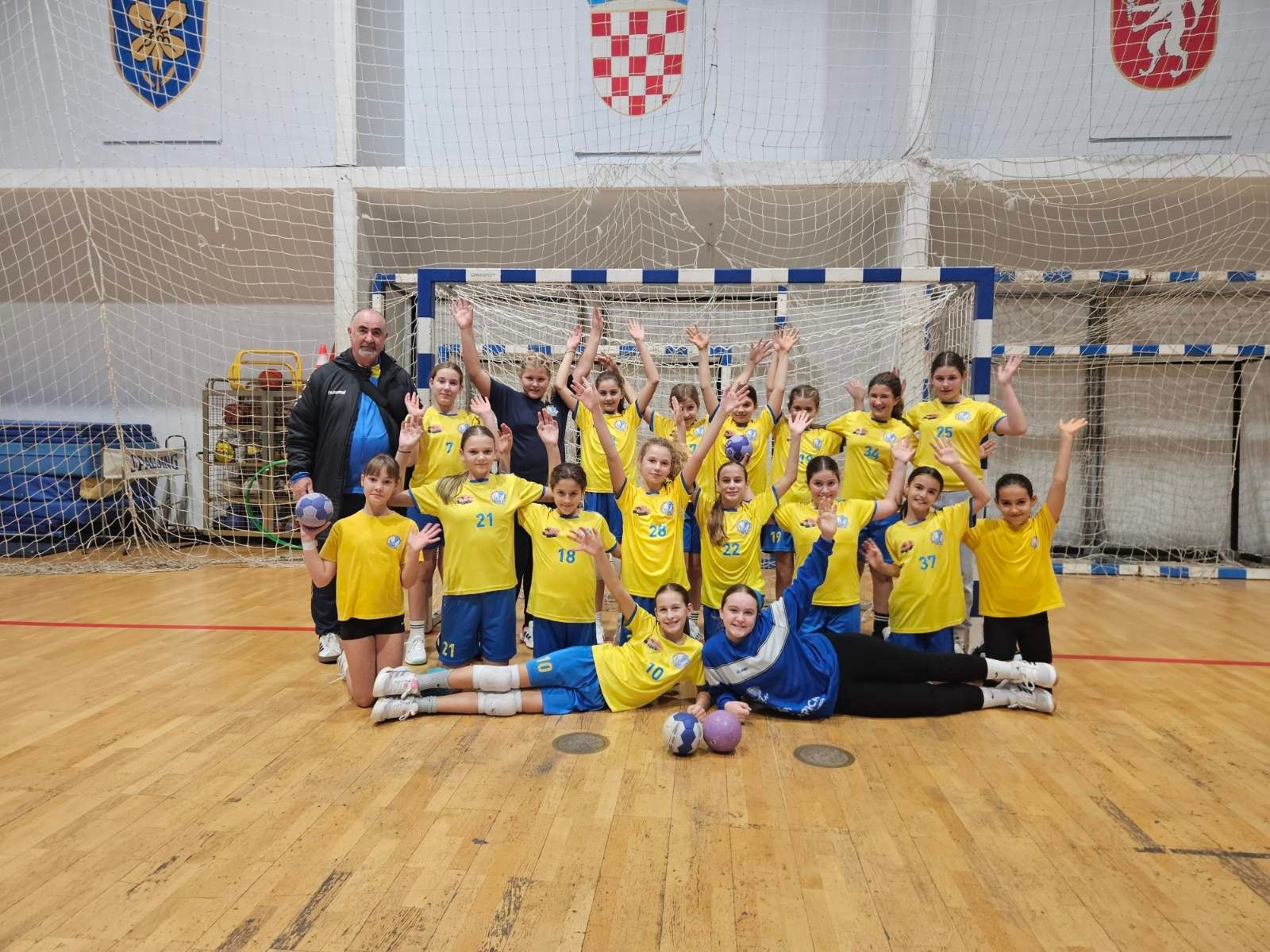 Djevojčice U12 Rukometnog kluba Rab upisale tri pobjede u Gospiću