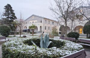 Krpice prvog ovogodišnjeg snijega ukrasile bolnički krug Insule