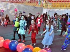 FOTO | Dječja maškarana čarolija ispunila sportsku dvoranu u Loparu