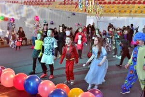 FOTO | Dječja maškarana čarolija ispunila sportsku dvoranu u Loparu