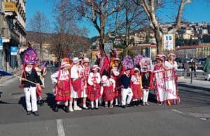 Mali loparski maškari na dječjoj karnevalskoj povorci u Rijeci