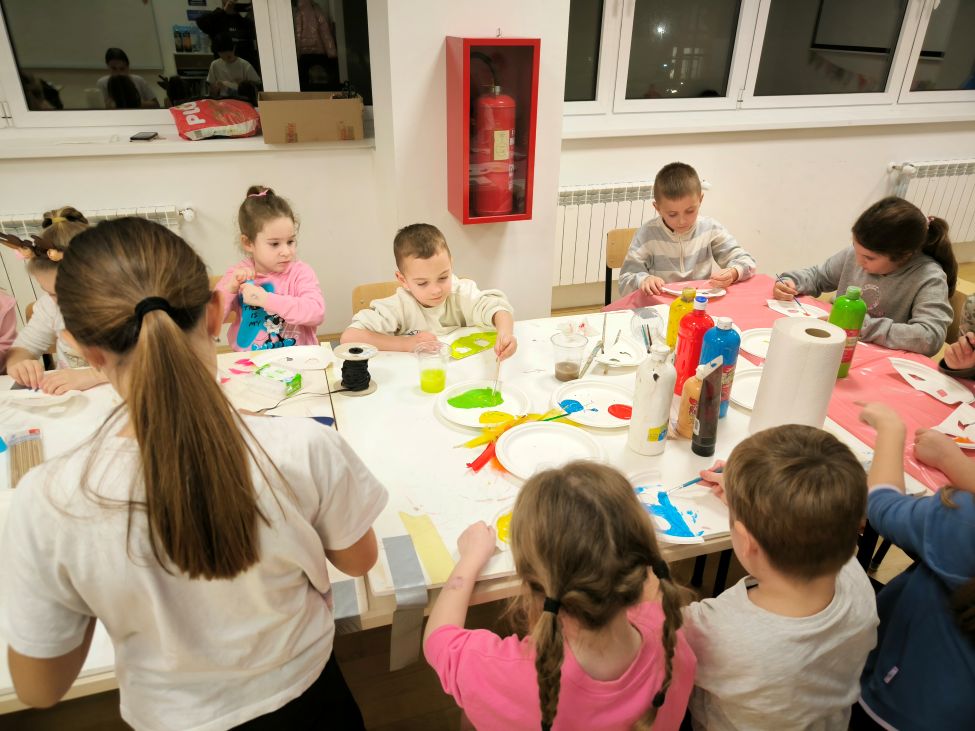 FOTO | U Loparu održana kreativna maškarana radionica za djecu