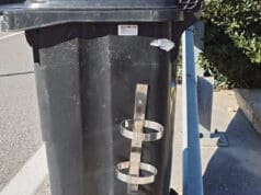 Djelatnici Dundova počeli s montažom inox nosača za boce s otpadnim jestivim uljem