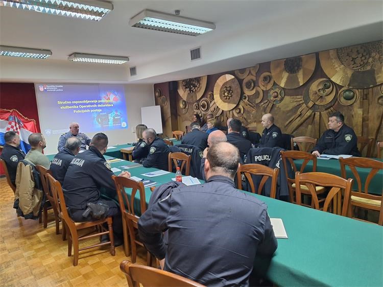 Rapski policajci sudjelovali na stručnom osposobljavanju u Rijeci