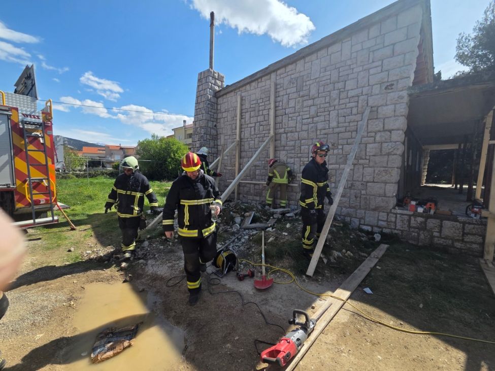Na Rabu izvršena vježba podupiranja građevina