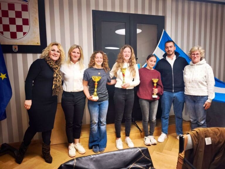 Kajak klub “Rab 83” održao godišnju skupštinu i nagradio najuspješnije natjecateljice
