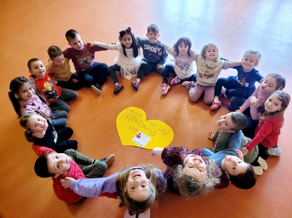 Mali zagrljaji s velikom porukom: DV „Pahuljica“ u kampanji „Zagrli za rijetke“