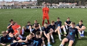 Stariji pioniri NK Rab slavili u derbiju kola, iznenađujući poraz seniora na Kantridi