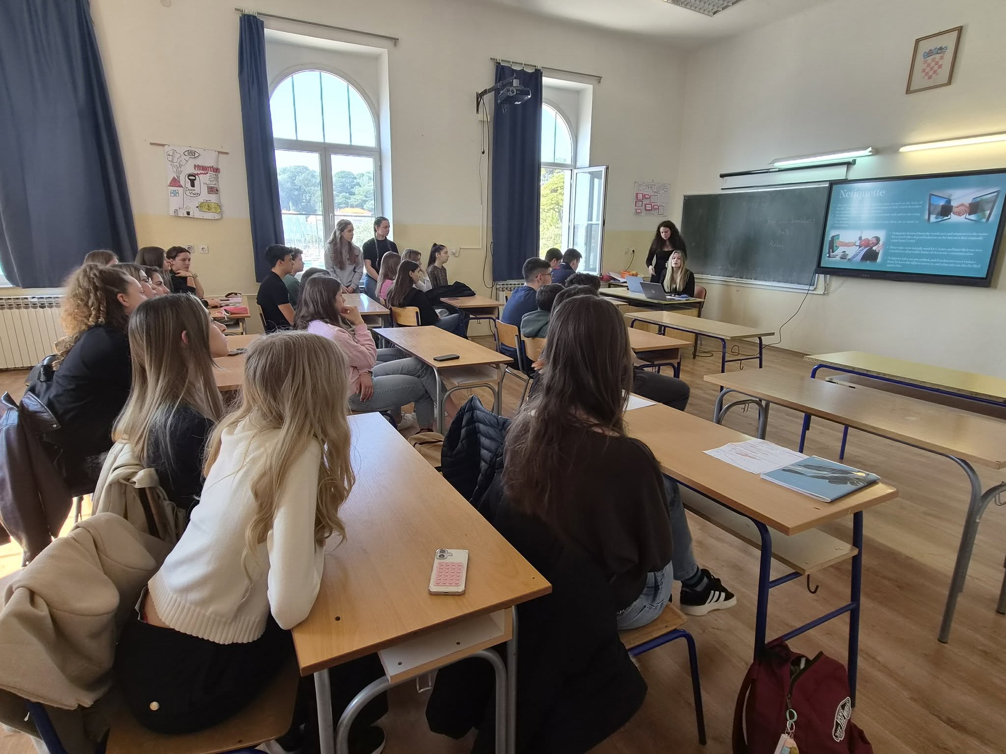 Suradnja generacija: digitalni ambasadori educirali učenike 1. i 2. razreda SŠ