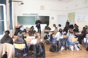 Rapski učenicima prezentirane sve prednost školovanja za zanimanje policajac/policajka.