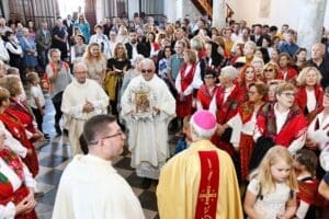 FOTO | Zavjetna procesija Križi i ove godine okupila brojne vjernike
