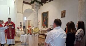 U svjetlu Duha Svetoga proslavljen sakrament krštenja u Supetarskoj Drazi