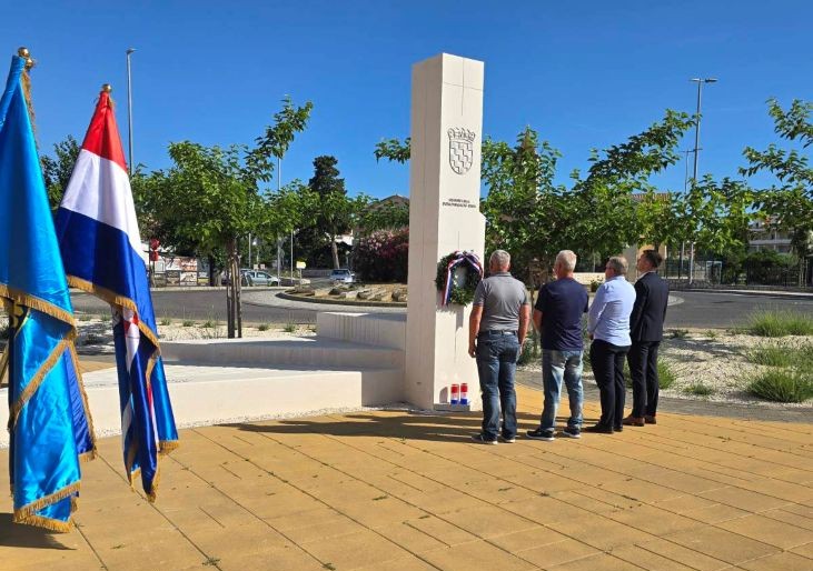 Uoči Dana državnosti u Loparu odana počast hrvatskim braniteljima