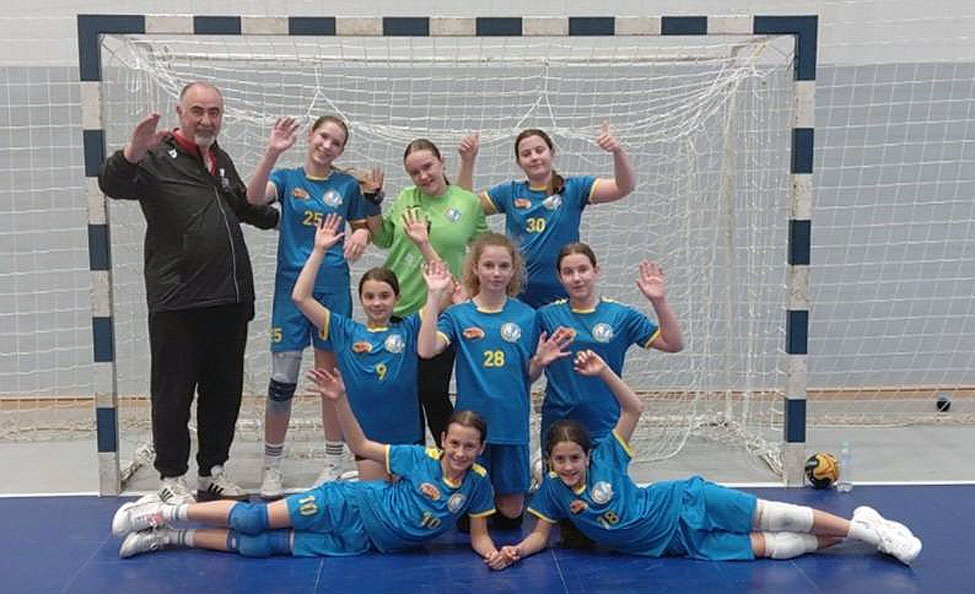 Rapske rukometašice s dvije pobjede u Umagu učvrstile drugo mjesto u HRL U12