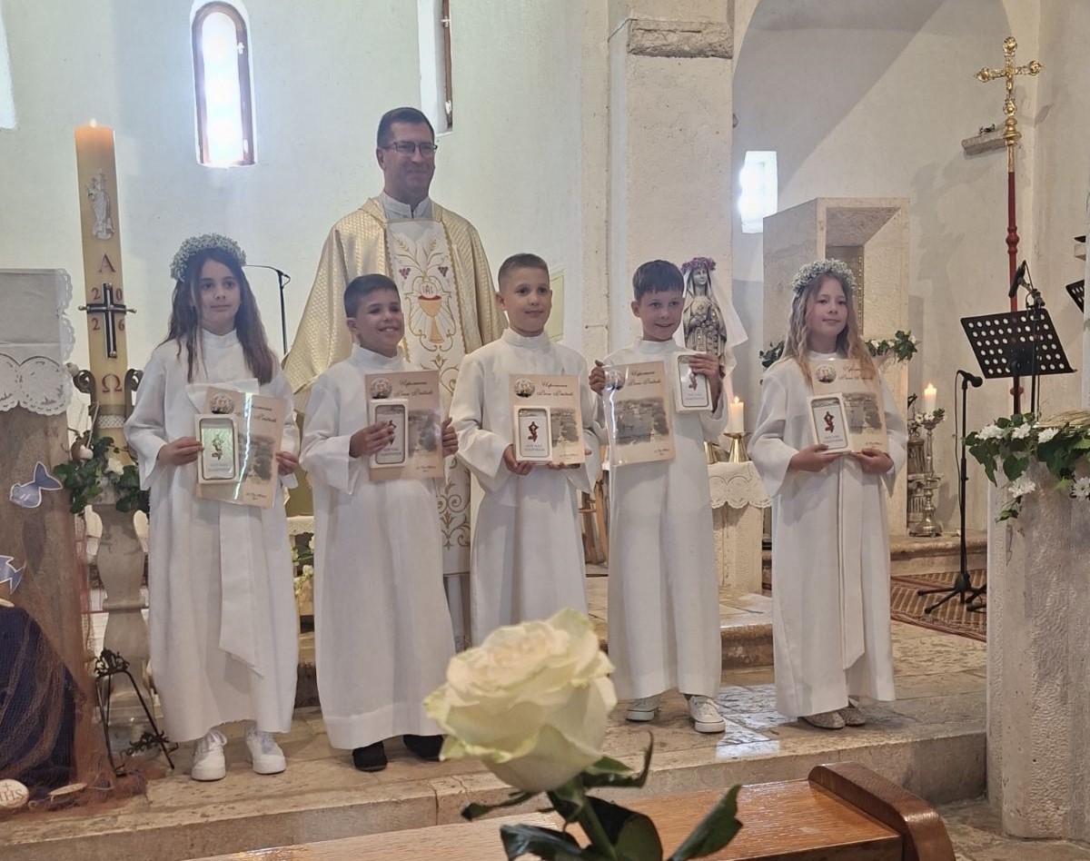 Župa sv. Petra apostola obasjana radošću prvopričesničkog slavlja