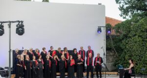 Raspjevana večer otočkog prijateljstva ispunjena emocijom i zajedništvom