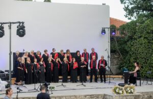 Raspjevana večer otočkog prijateljstva ispunjena emocijom i zajedništvom