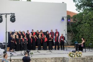 Raspjevana večer otočkog prijateljstva ispunjena emocijom i zajedništvom