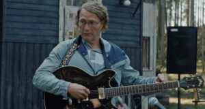 Legendarni Mads Mikkelsen u hvaljenoj danskoj crnoj komediji u Ljetnom kinu Rab