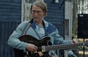 Legendarni Mads Mikkelsen u hvaljenoj danskoj crnoj komediji u Ljetnom kinu Rab