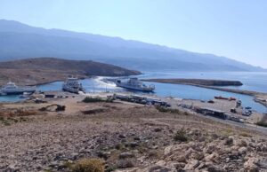 Jači od bure – hrvatska zastava ponovno se vijori na ulasku na otok