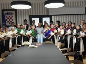 Mladi čuvari hrvatske baštine iz Argentine donijeli dašak Buenos Airesa na jubilarnu 25. Rabsku fjeru