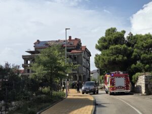 Nevrijeme na Rabu: Vatrogasci spašavali brodice, sanirali krovove i obranili dječji vrtić od poplave