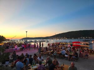 Posljednja ovogodišnja Ribarska fešta u Supetarskoj Drazi: SRK Tunera poziva na završnicu ljetne sezone
