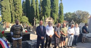 FOTO | Delegacija Grada Raba i braniteljske udruge zajedno se poklonili žrtvi hrvatskih branitelja