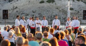Glazba, suton i dalmatinski ugođaj – još jedno uspješno izdanje „Klapa u suton“