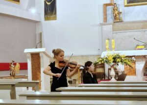 Violina i kontrabas u završnici ciklusa „Stars of the Next Generation“ u Loparu