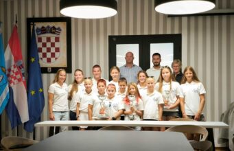 Gradonačelnik Grgurić primio uspješne kajakaše KK-a „Rab ’83“ – trud, rad i podrška donose rezultate