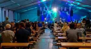 Mala Gospa u Loparu donosi cjelodnevni program – mise, gastro ponuda, sajam, folklor i večernji koncert Jola