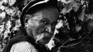 Vremeplov u crno-bijeli Jadran: Izložba „Velikani hrvatske fotografije 50-ih“ otvara se u Galeriji Rab