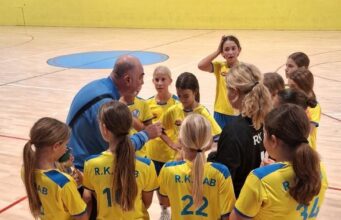 Dvije uvjerljive pobjede rapskih rukometašica U12 u Rijeci