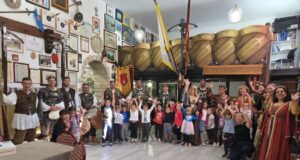 Od vrtićke igre do žive tradicije: „Ježići“ upoznali rapske samostreličare